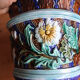 Cache-pot ancien en barbotine à décor de lions