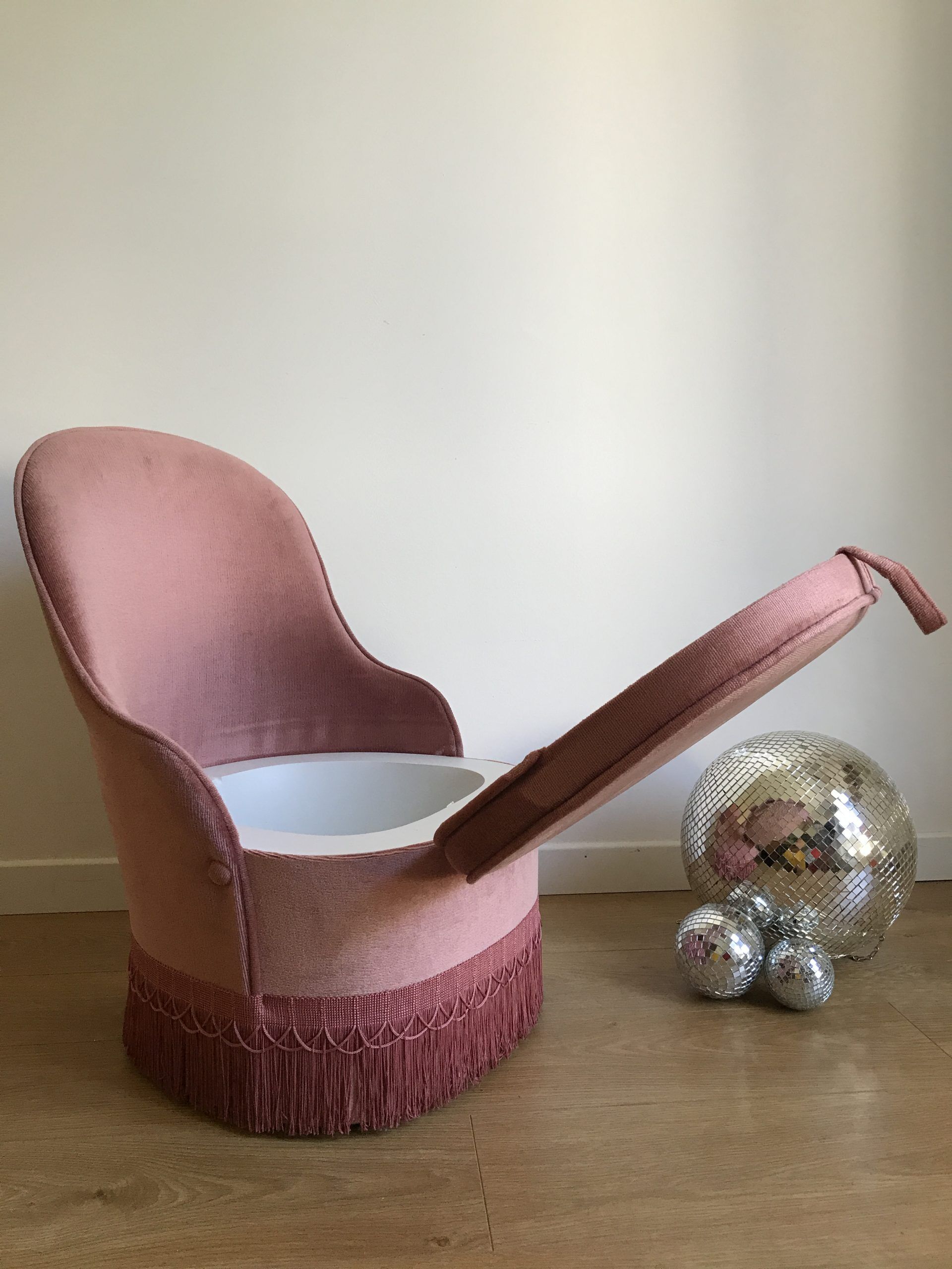 Toad style heater in original pink velvet with trunk