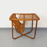 Table d’appoint / table basse avec porte-revue en rotin vintage années 60