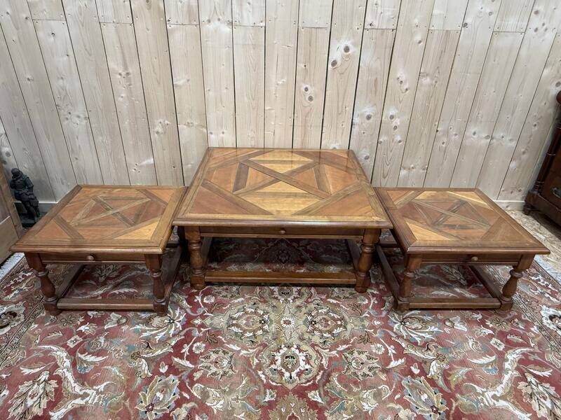 Table basse et bouts de canapés de style Louis XIII en parquet