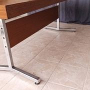 Grand bureau vintage en acajou et métal chrome
