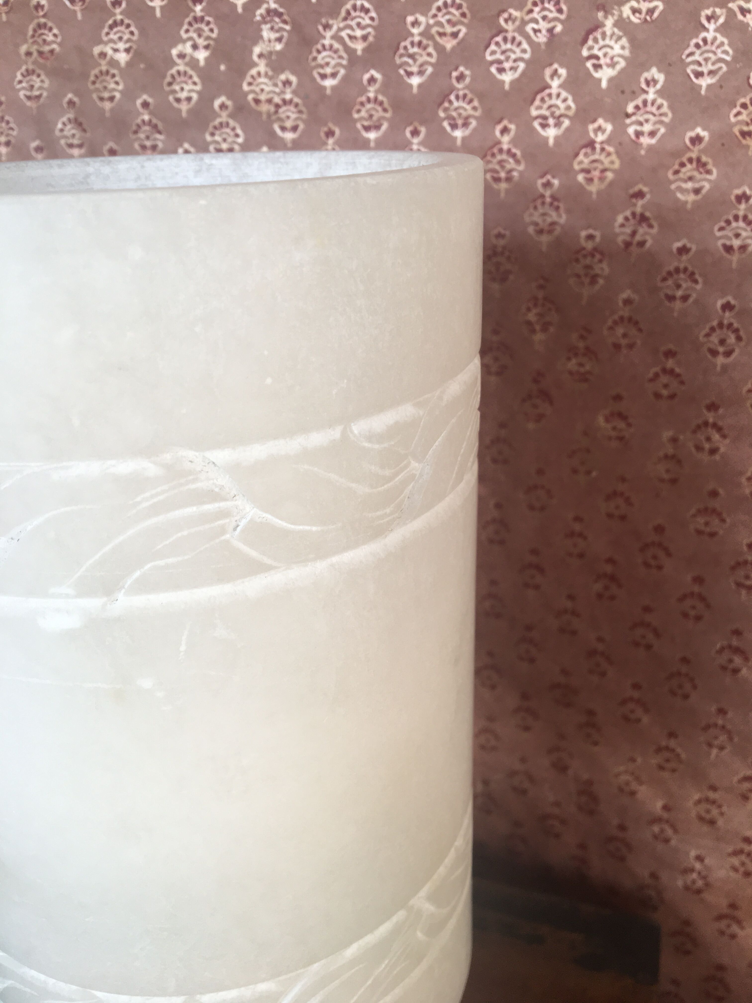 Alabaster lamp with fabric cable and vintage accessories