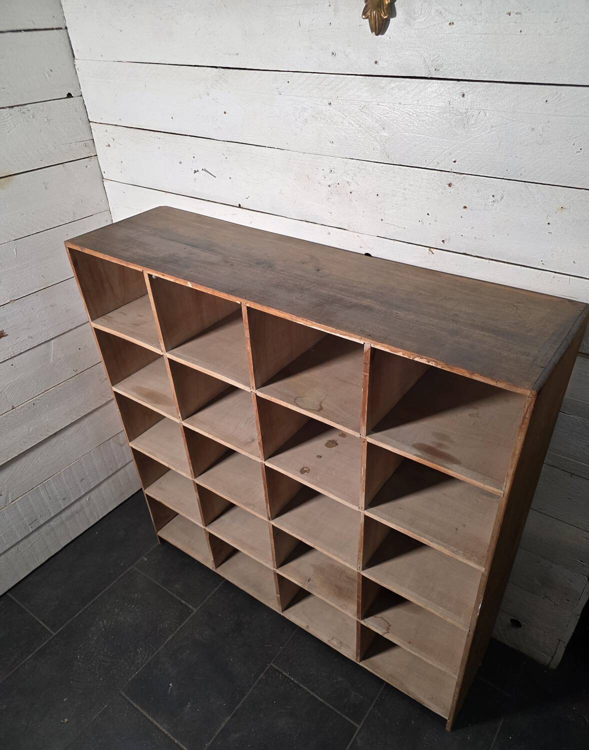 Solid wood workshop cabinet with compartments