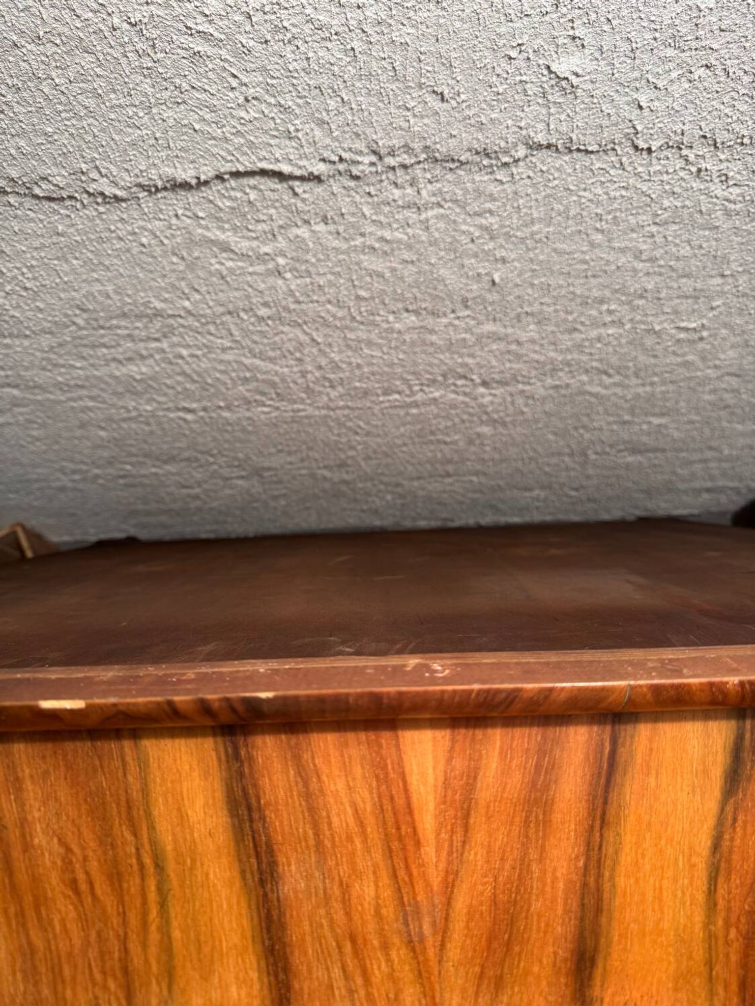 Vintage curved display case in wood and glass – Art Deco style / 1940s