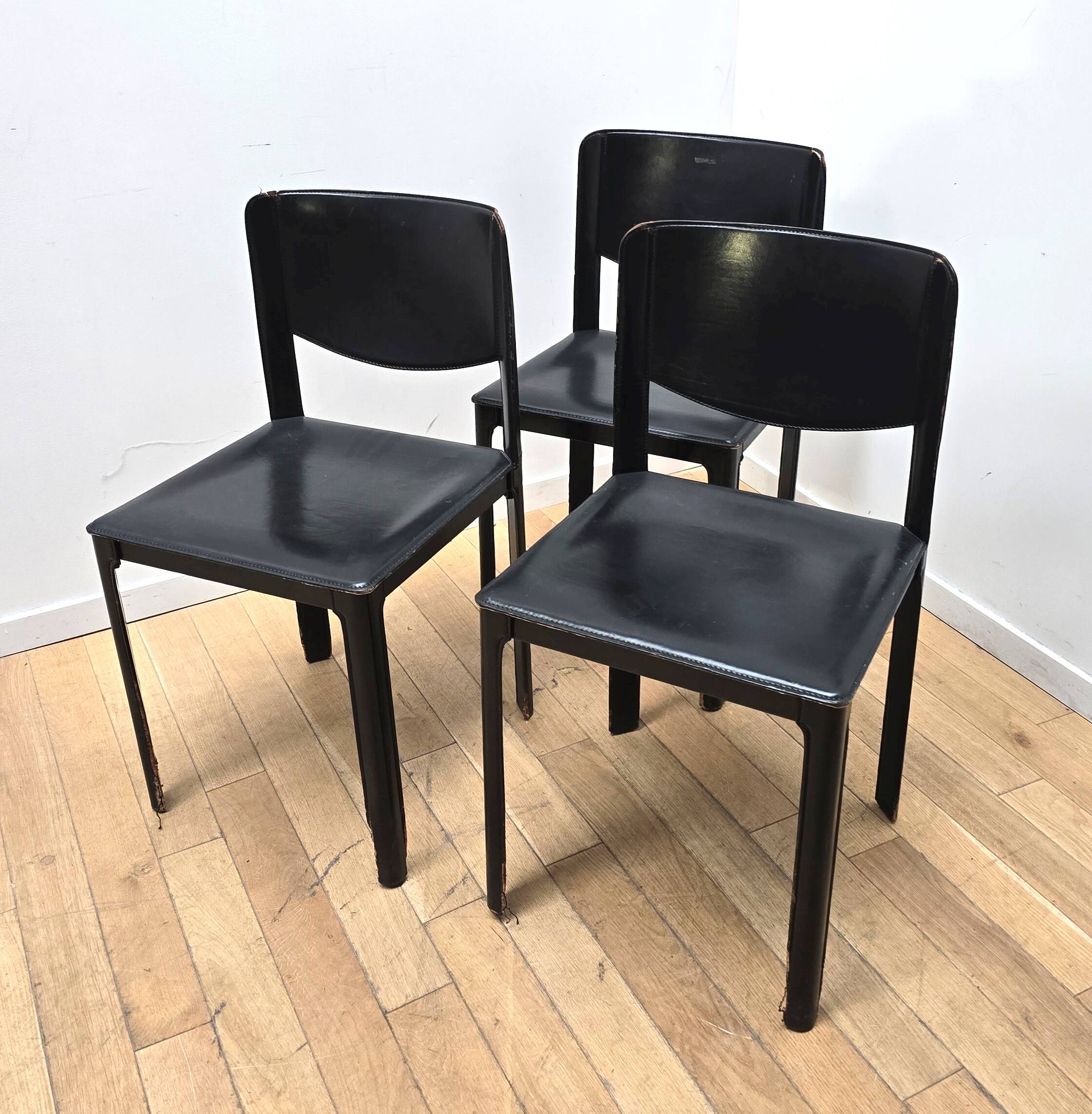 Suite de 3 chaises Matteo Grassi
