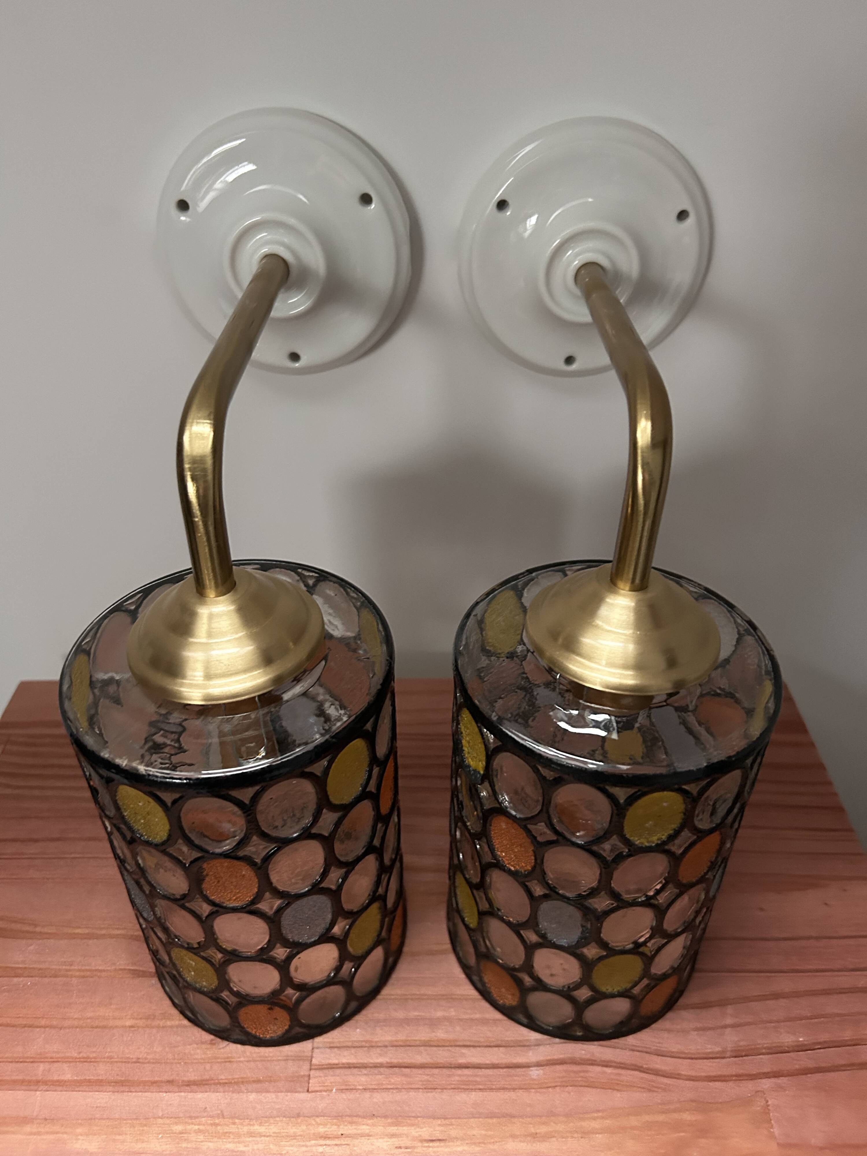 Paire d’appliques murales en verre vitrail