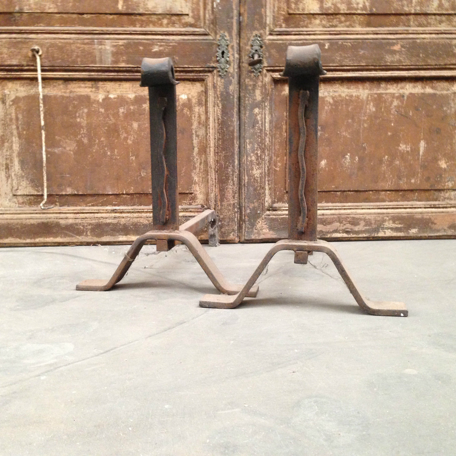 Pair of cast iron chenet