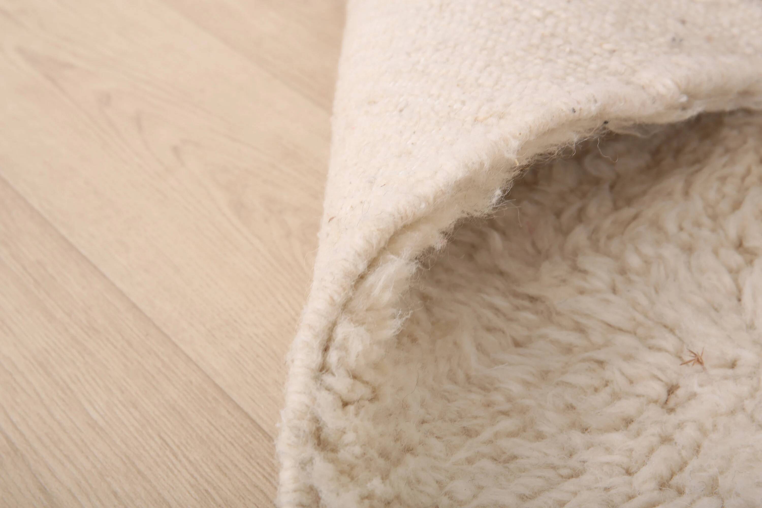 Moroccan rug made of natural wool, handmade, 2.5x1.5 m.