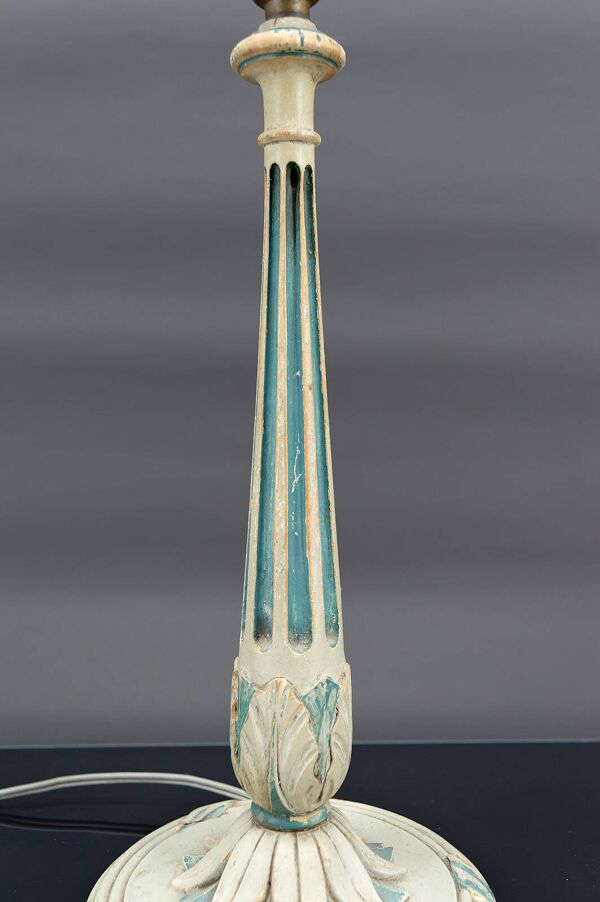 Lampe en bois Art Déco peinte en blanc et bleu patiné, France, Circa 1920