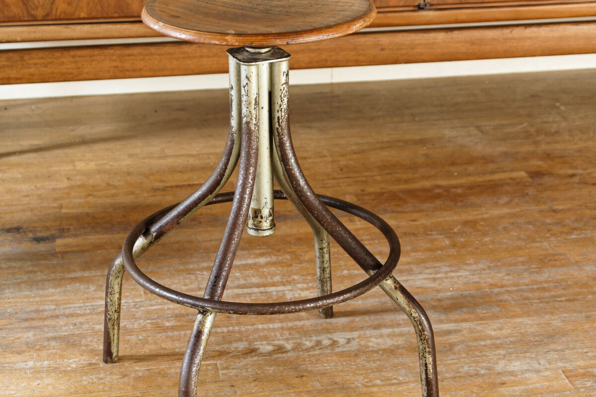 Adjustable industrial stool
