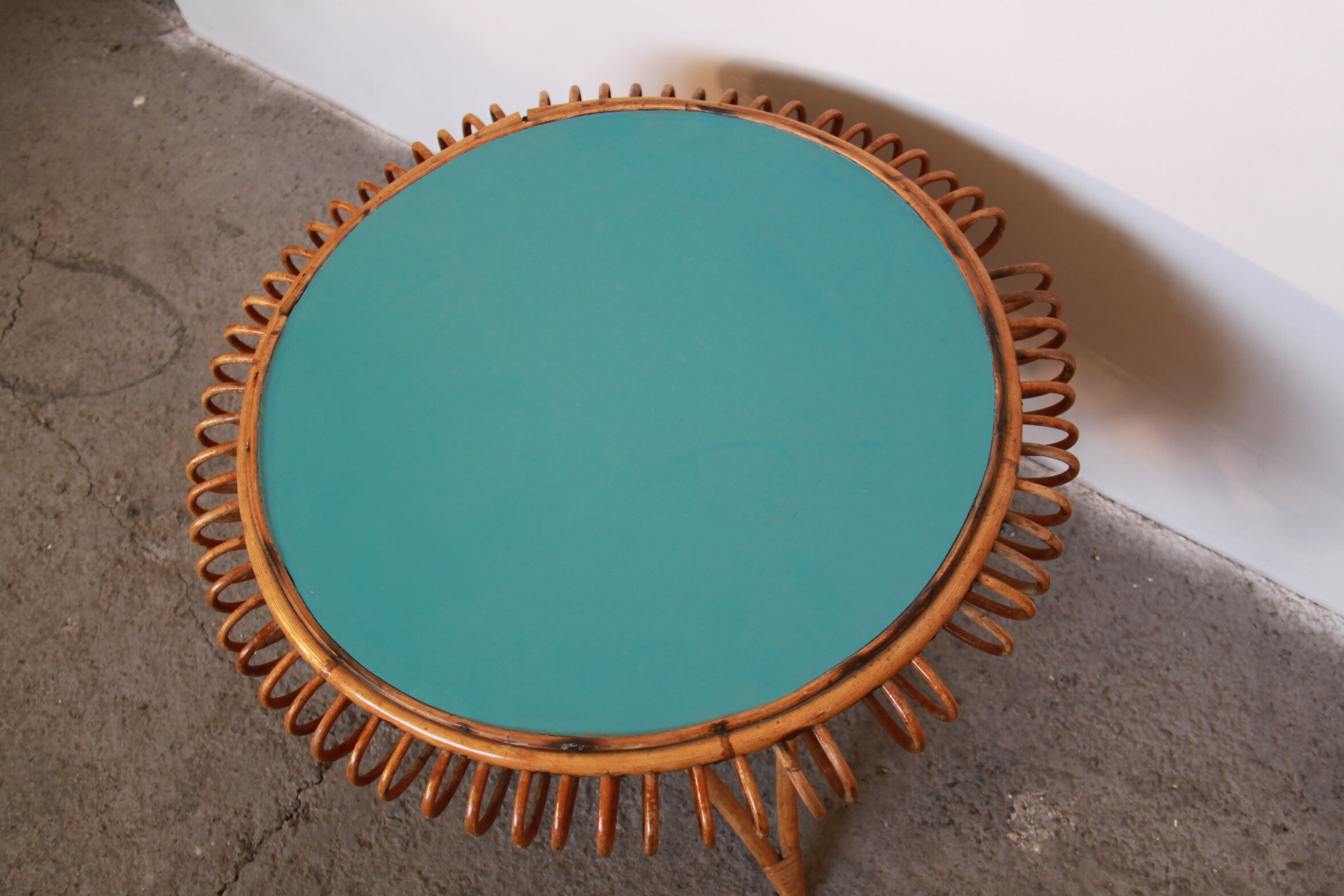 Table en rotin ronde