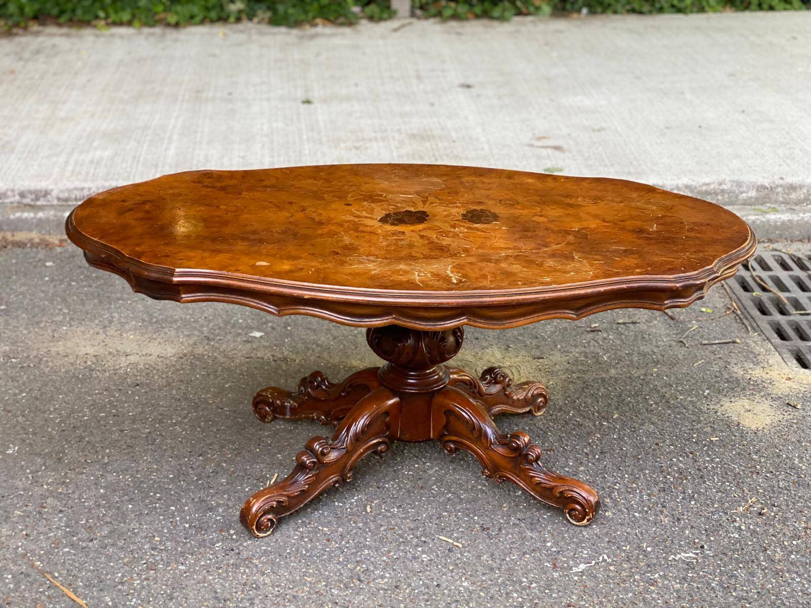 Victorian burl walnut wood coffee table with central leg inlay