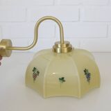 Applique murale vintage en verre beige, style années 1950, avec col de cygne et luminaire en laiton.
