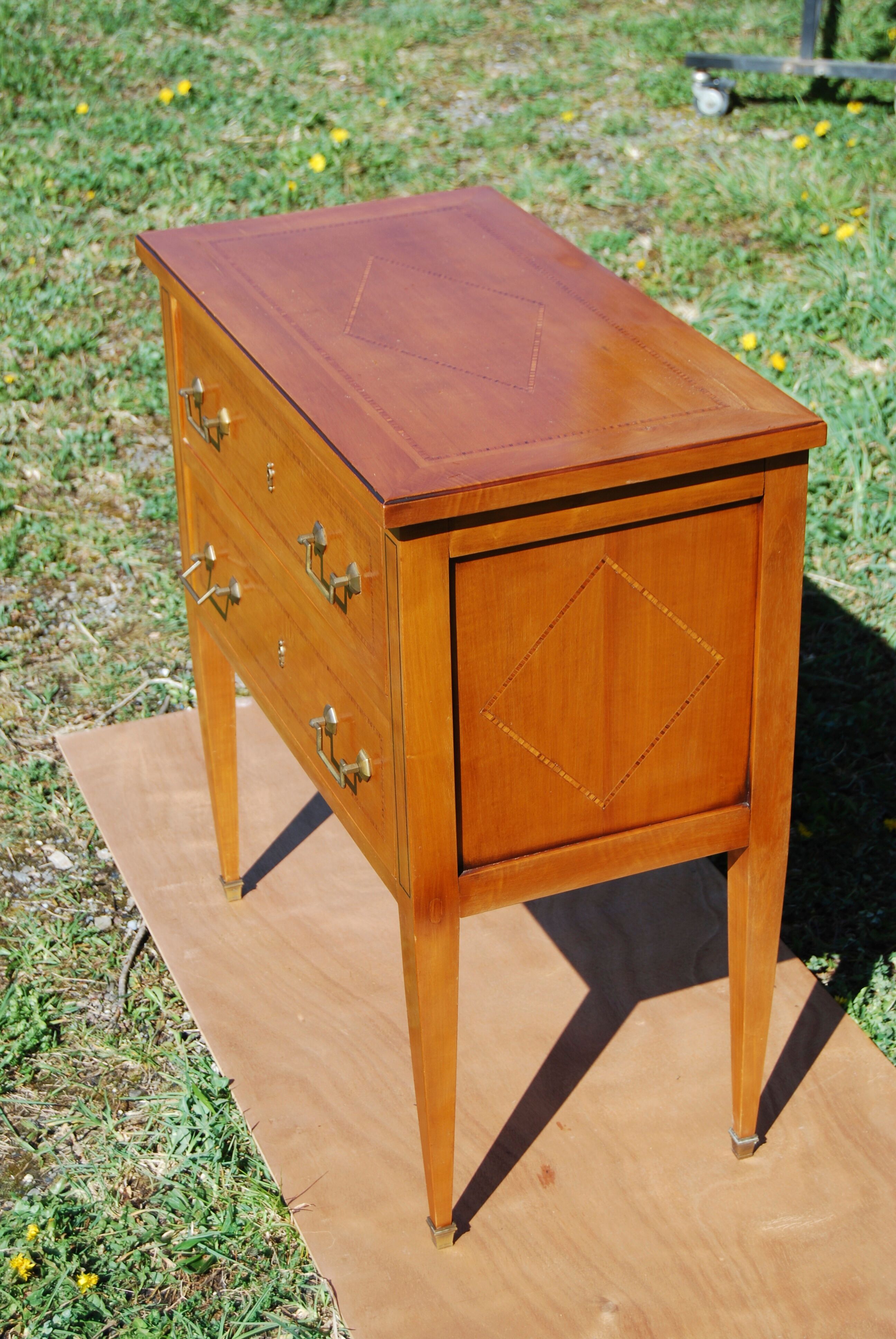 Louis XVI-style dresser with a marquetry fillet decoration