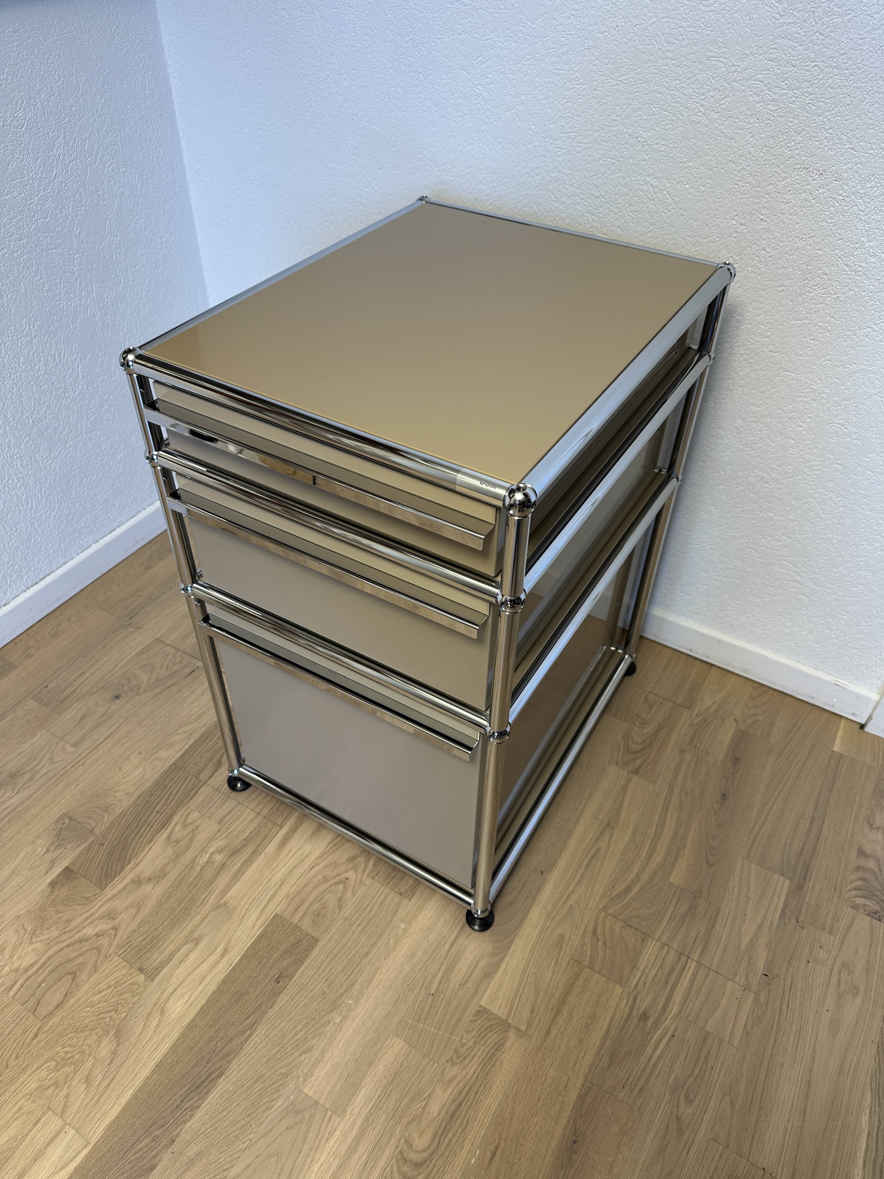 Caisson sur pieds USM Haller en Beige