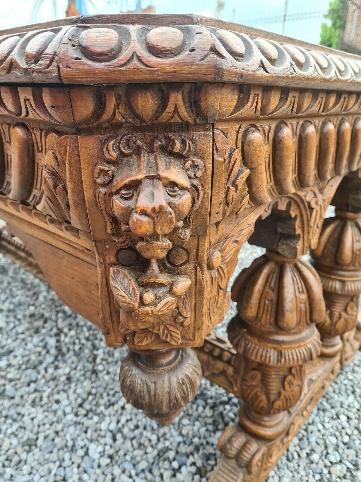 Table bureau en chêne style renaissance