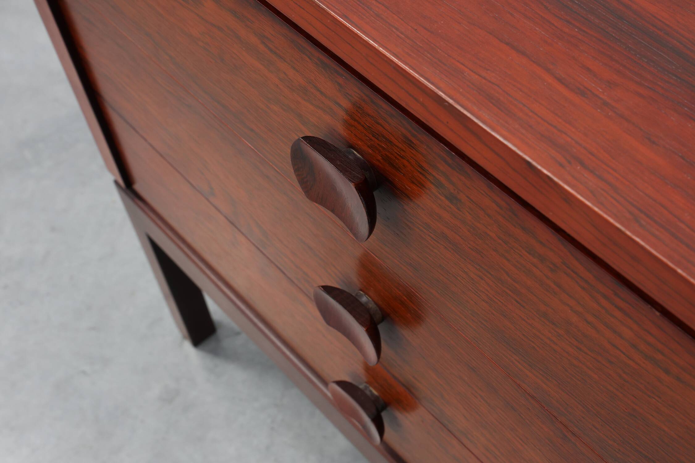 Commode danoise moderne du milieu du siècle, Danemark, vers les années 1960.