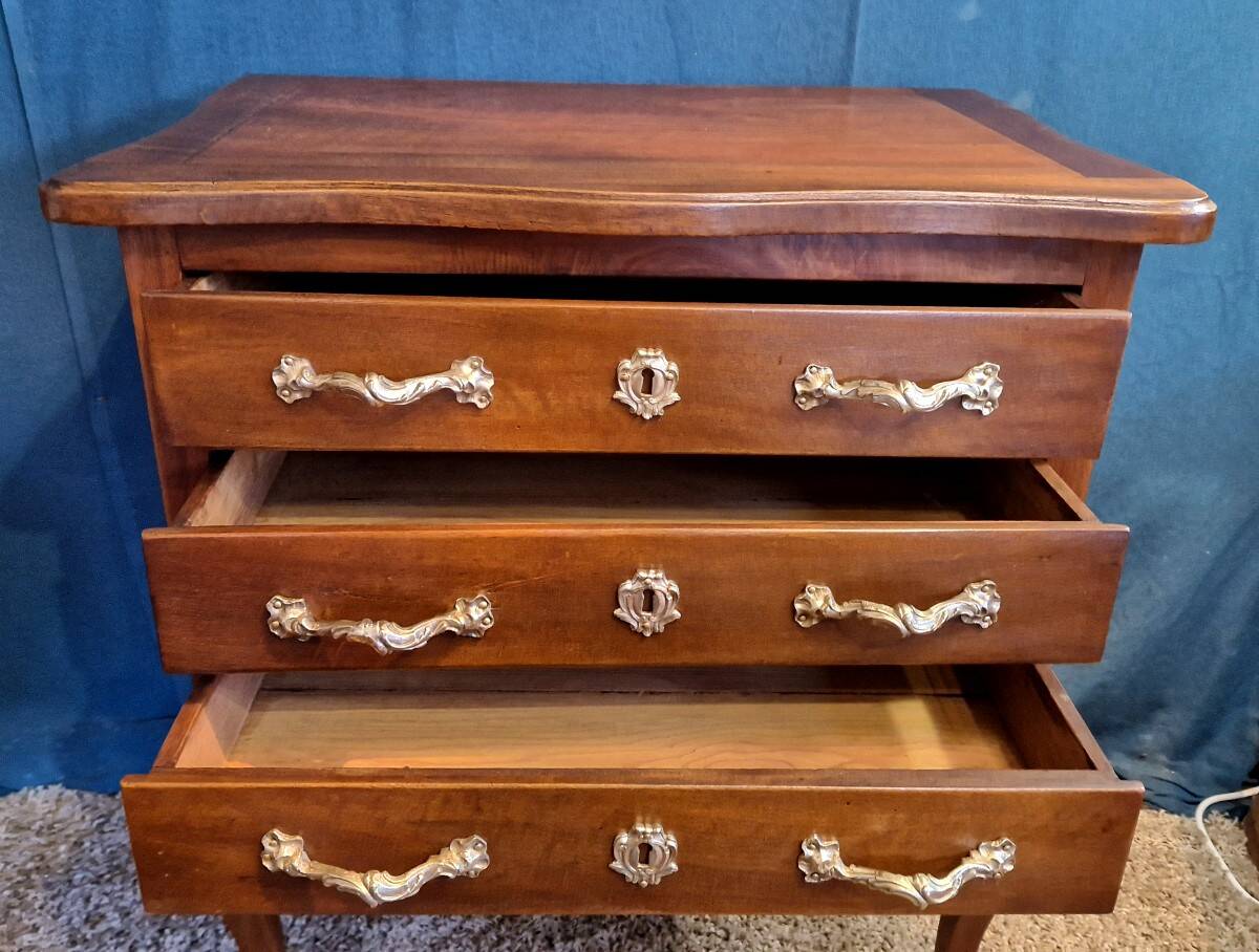 Walnut Sideboard in Louis XV Style, 20th Century