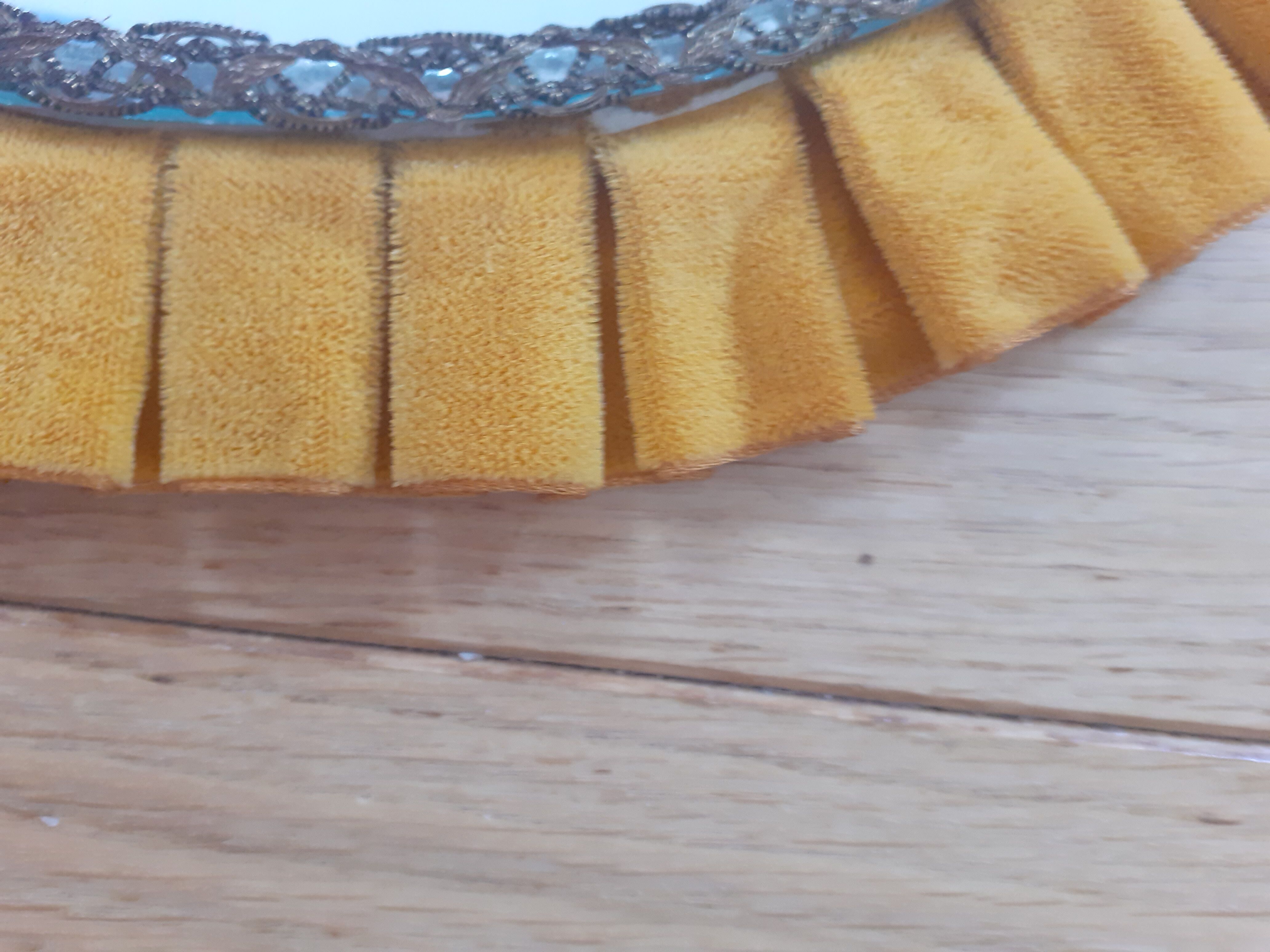 Miroir ovale vintage couleur mirabelle