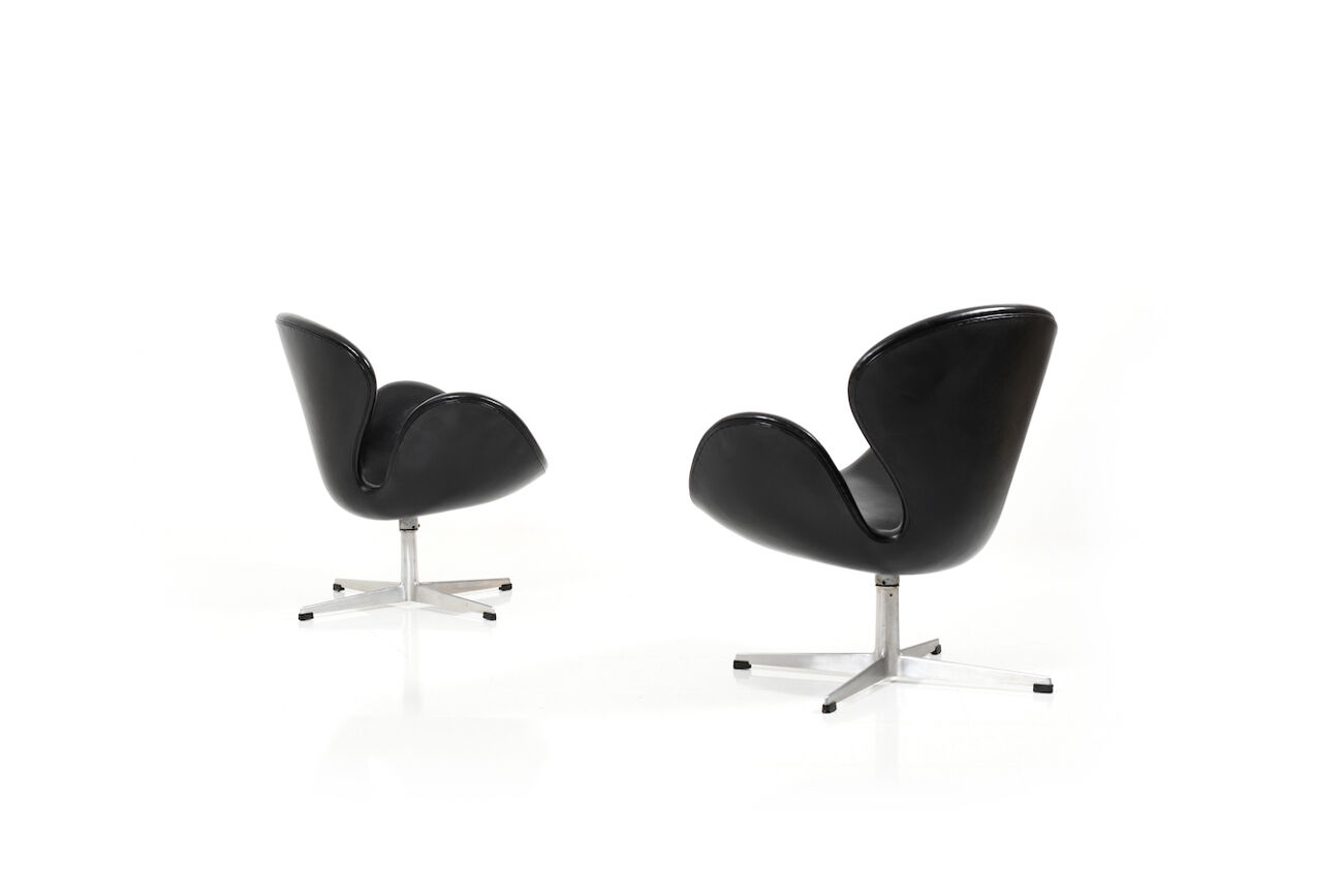 Pair of old Swan armchairs by Arne Jacobsen for Fritz Hansen 1963