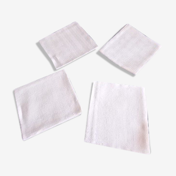 Lot de 4 serviettes de table , blanc lumineux , en coton  damassé (  59,5 x 54,5 cm )