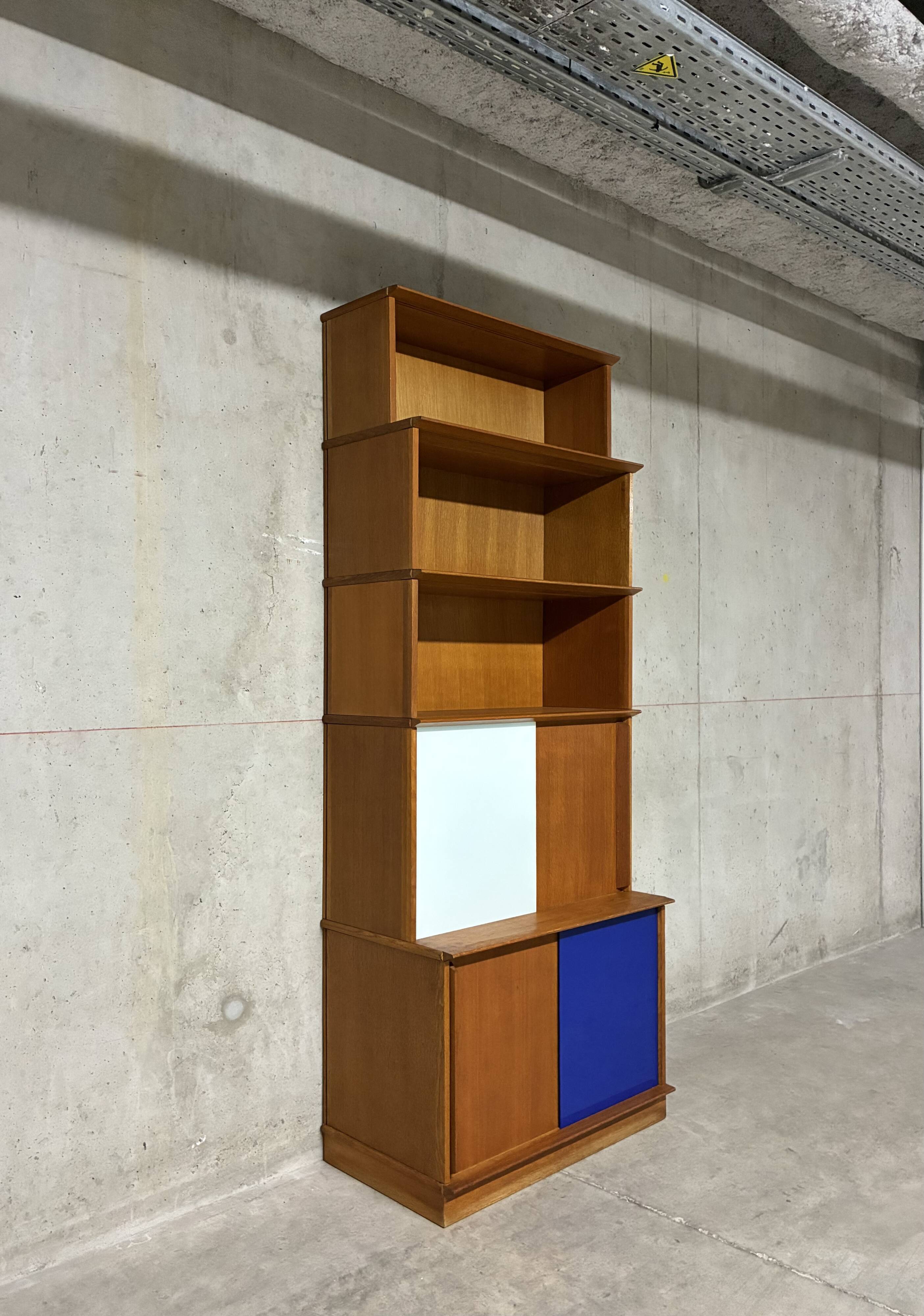 Oscar display cabinet, vintage 1960s golden oak.