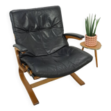 Fauteuil de lecture noir avec accoudoirs et support en bois