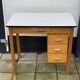 Bureau en formica et bois de pin vintage