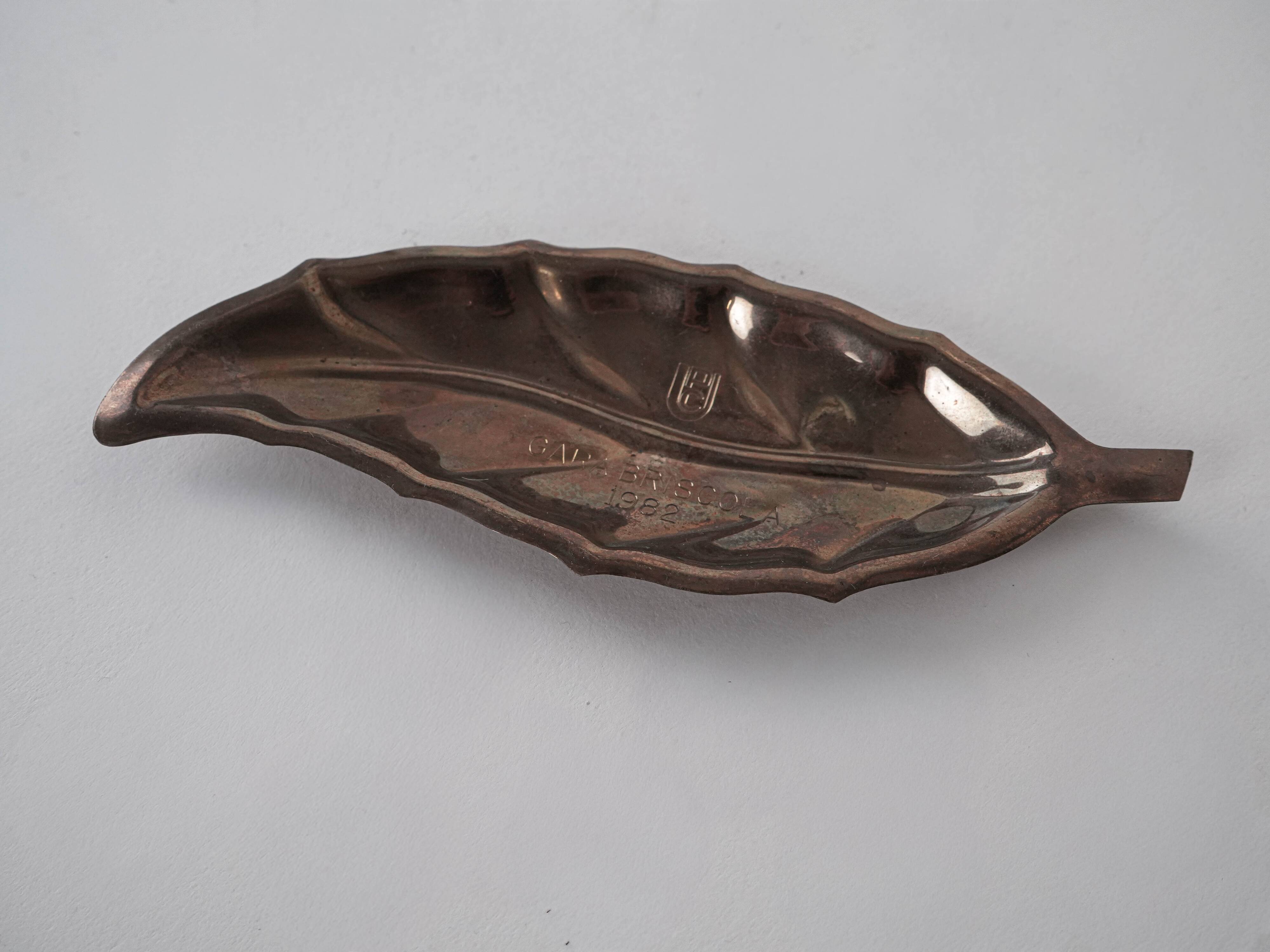 Metal leaf-shaped platter, Italian design, 1980s, made in Italy