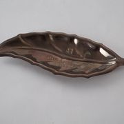 Plateau en métal en forme de feuille, design italien, années 1980, fabriqué en Italie.