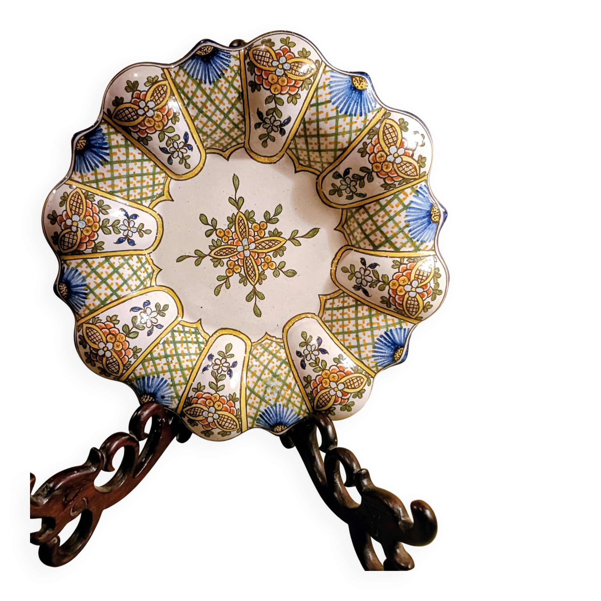 Assiette polylobée faïence de Nevers Antoine Montagnon