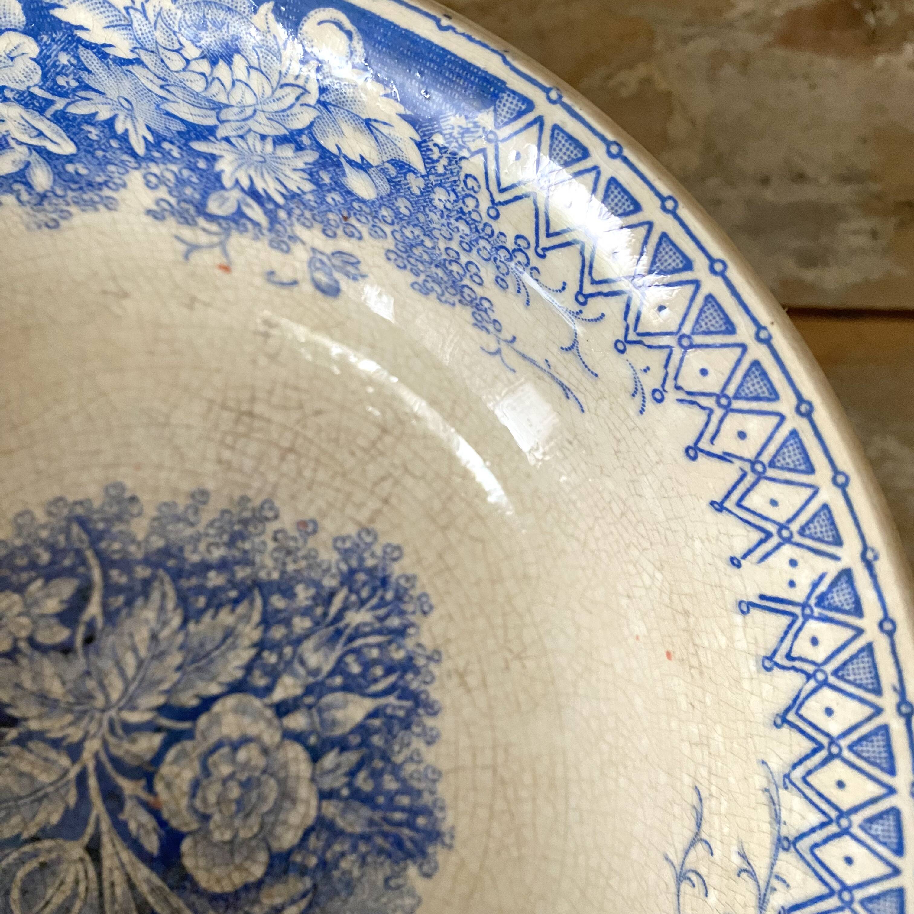 Bowl, earthenware dish from Sarreguemines, planter model.