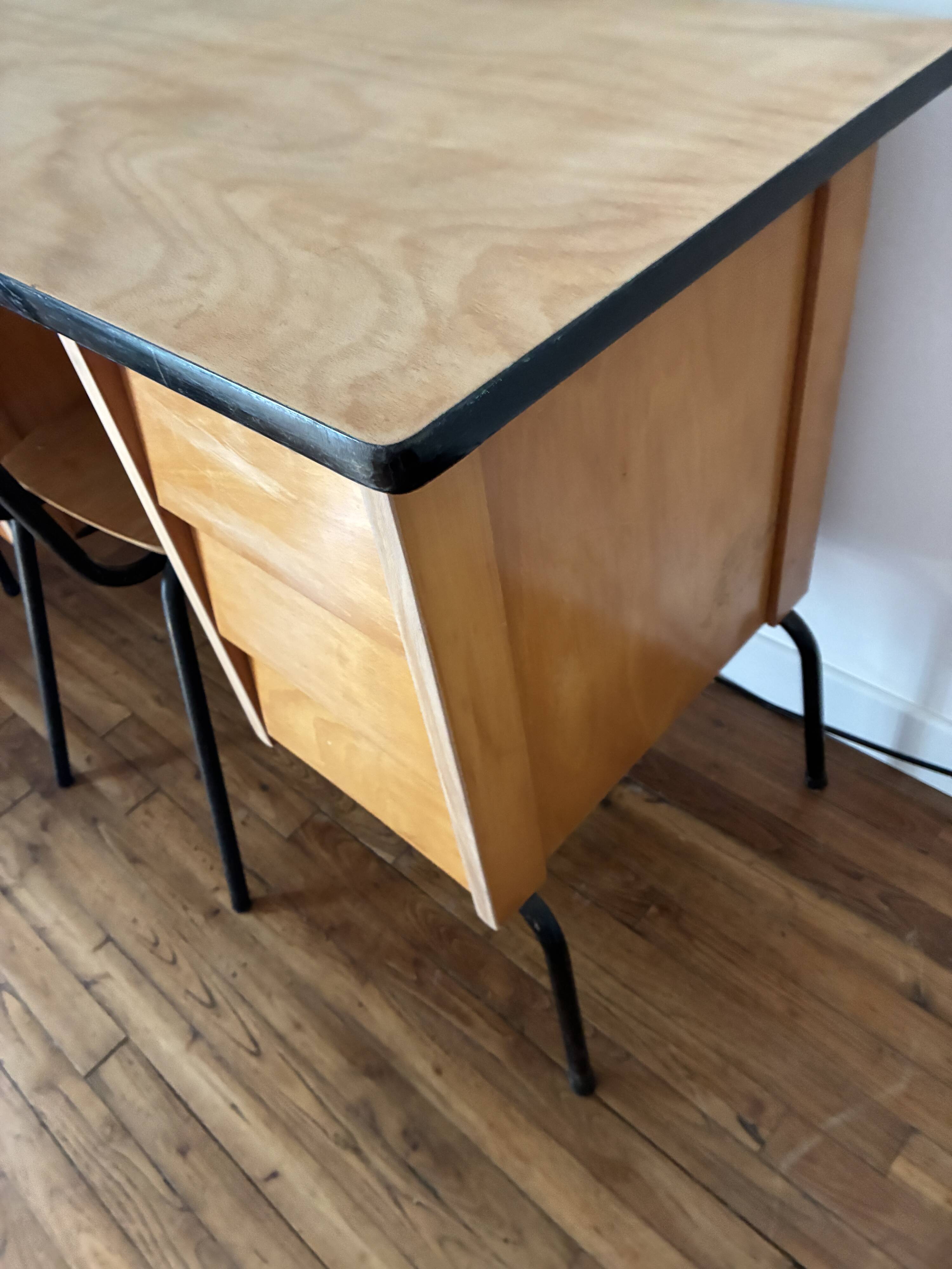 Bureau vintage et sa chaise