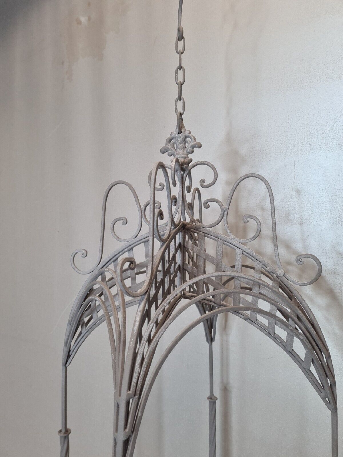 Lantern-shaped pendant lamp for iron flowers