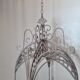 Suspension en forme de lanterne pour fleurs en fer