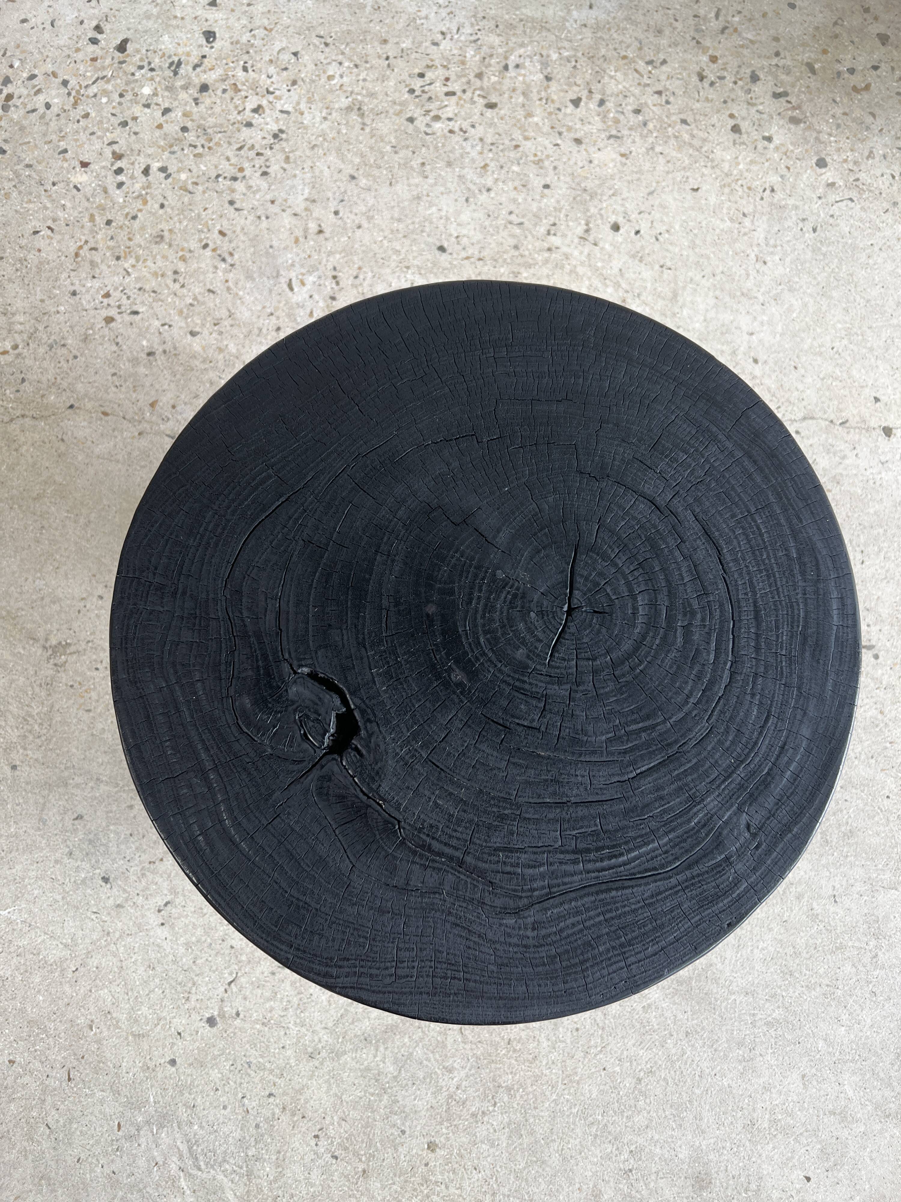 Black mango wood tripod side table with a semi-spherical top, height: 45 cm, diameter: 44 cm.