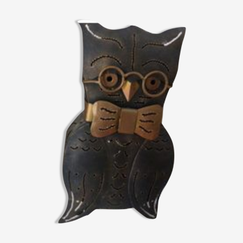 Owl status in collectible metal