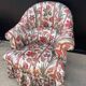 Fauteuil crapaud satin fleuri ancien