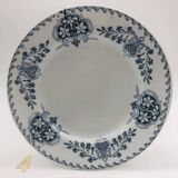 Series of 6 mismatched dinner plates.