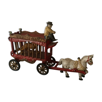 Team of circus in lead