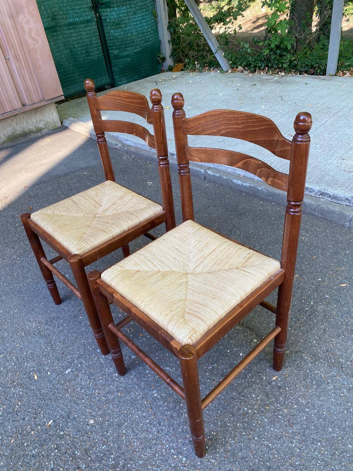 2 chaises de cuisine carrées en bois massif paillées