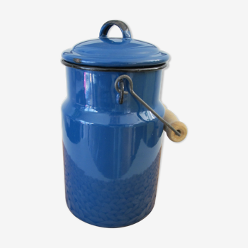 Milk pot in blue emailôle