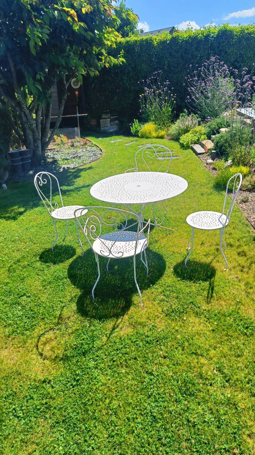 White wrought iron garden furniture