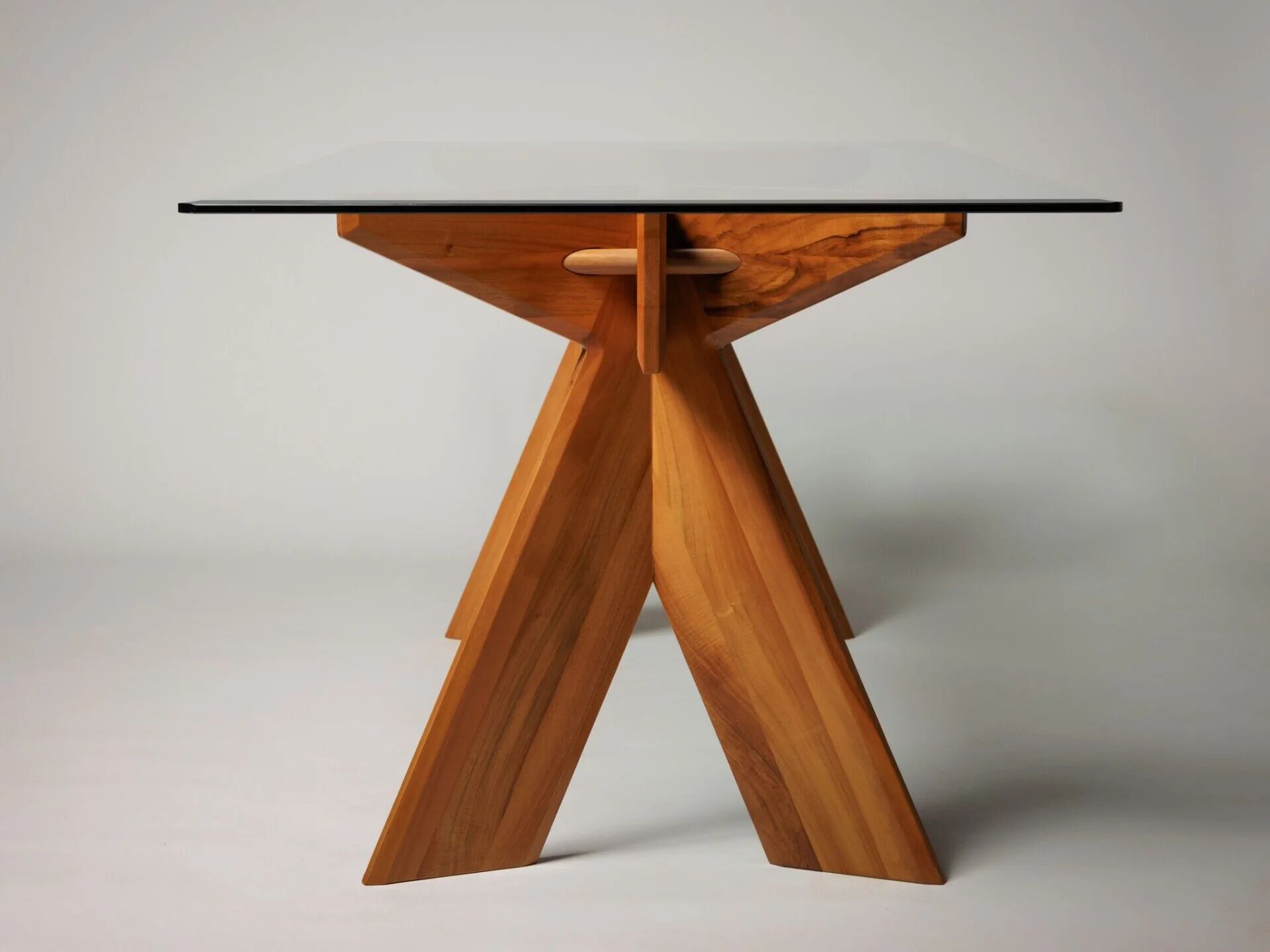 Dining table in walnut, Italy 80s