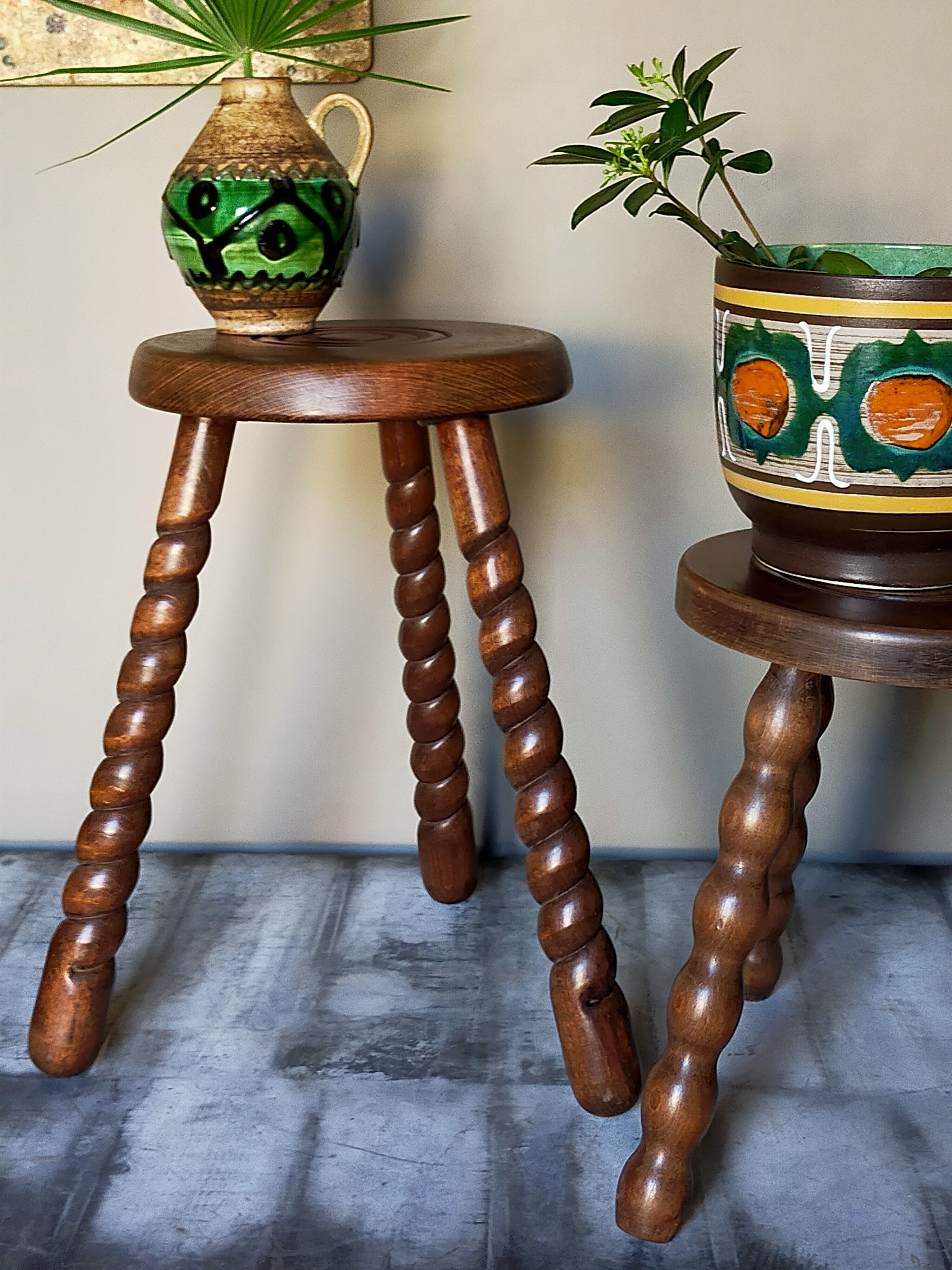 Vintage tripod stool in solid wooden twisted feet