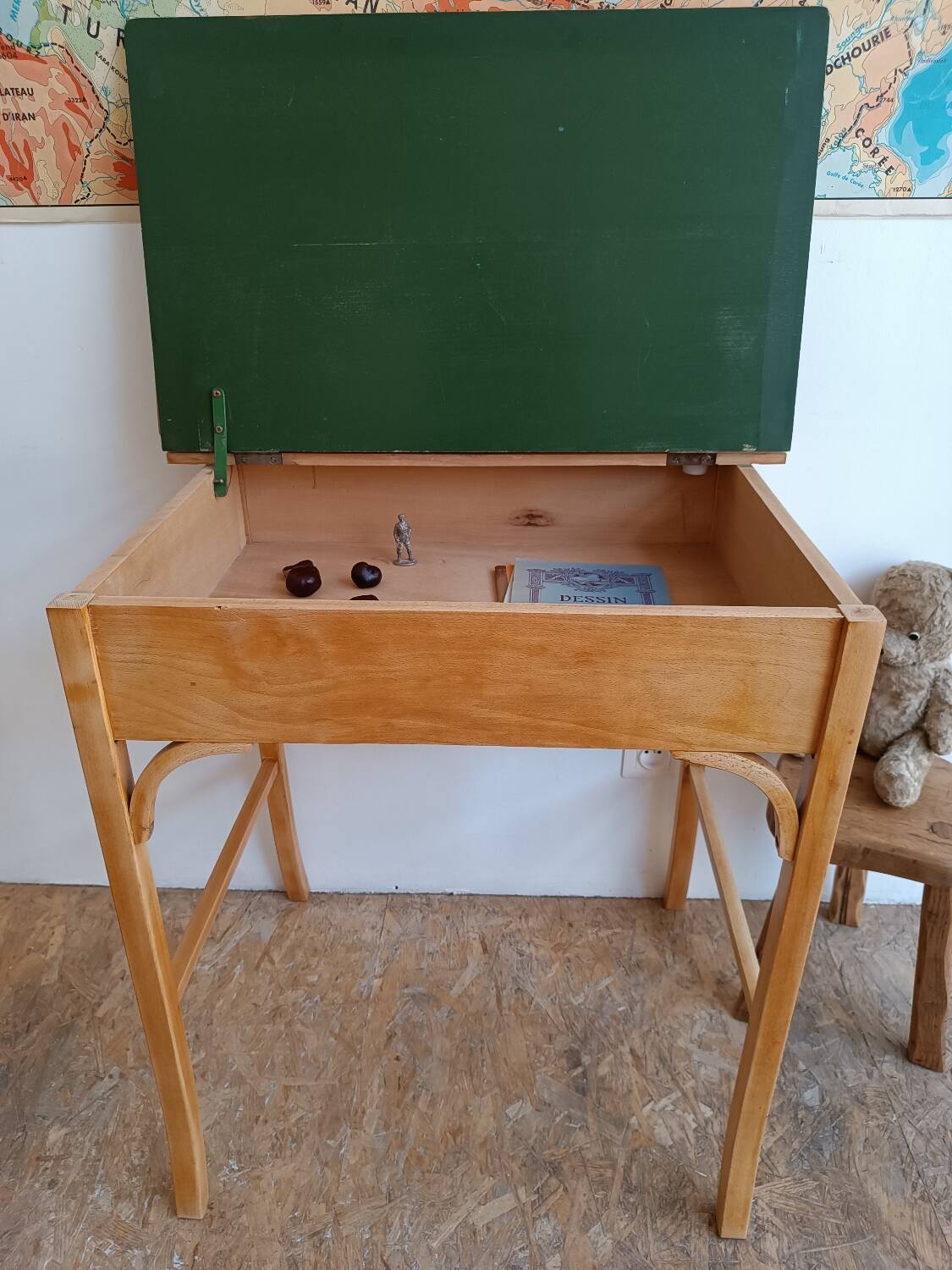 Baumann school desk