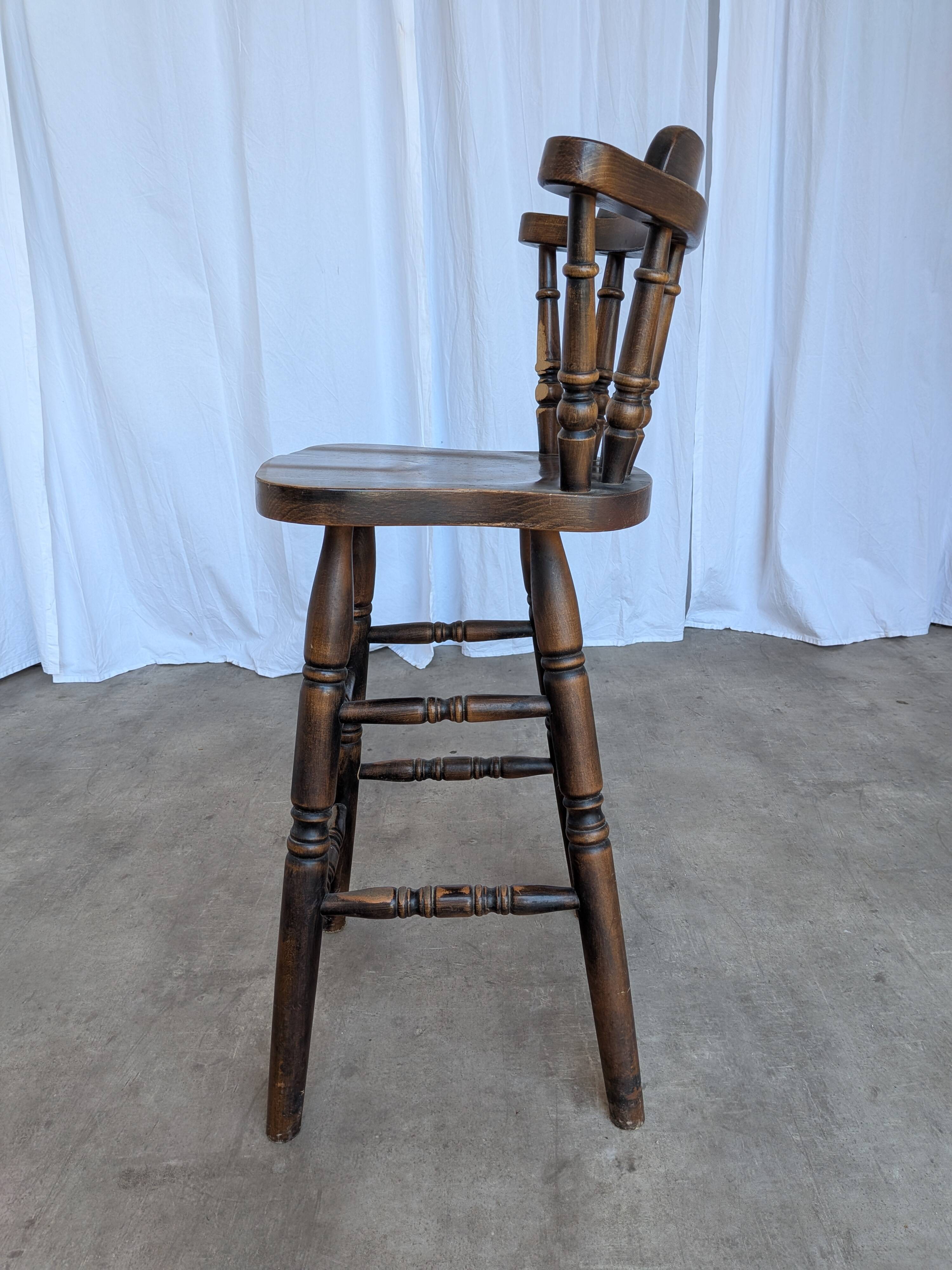 Chaise de bar en bois sculpté vintage : tabouret haut de ferme des années 1970