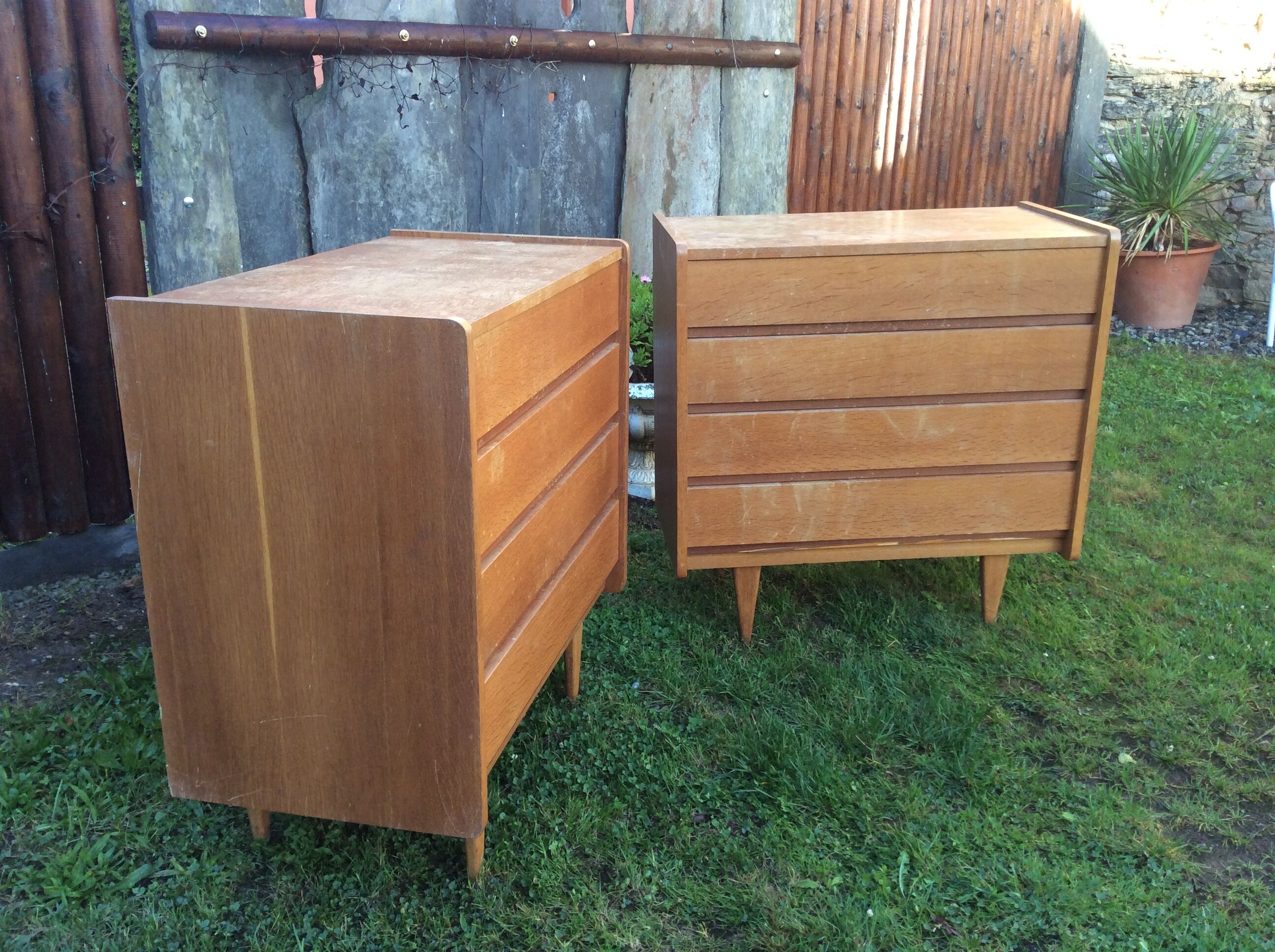 Vintage commodes (duo) in oak with 4 drawers.