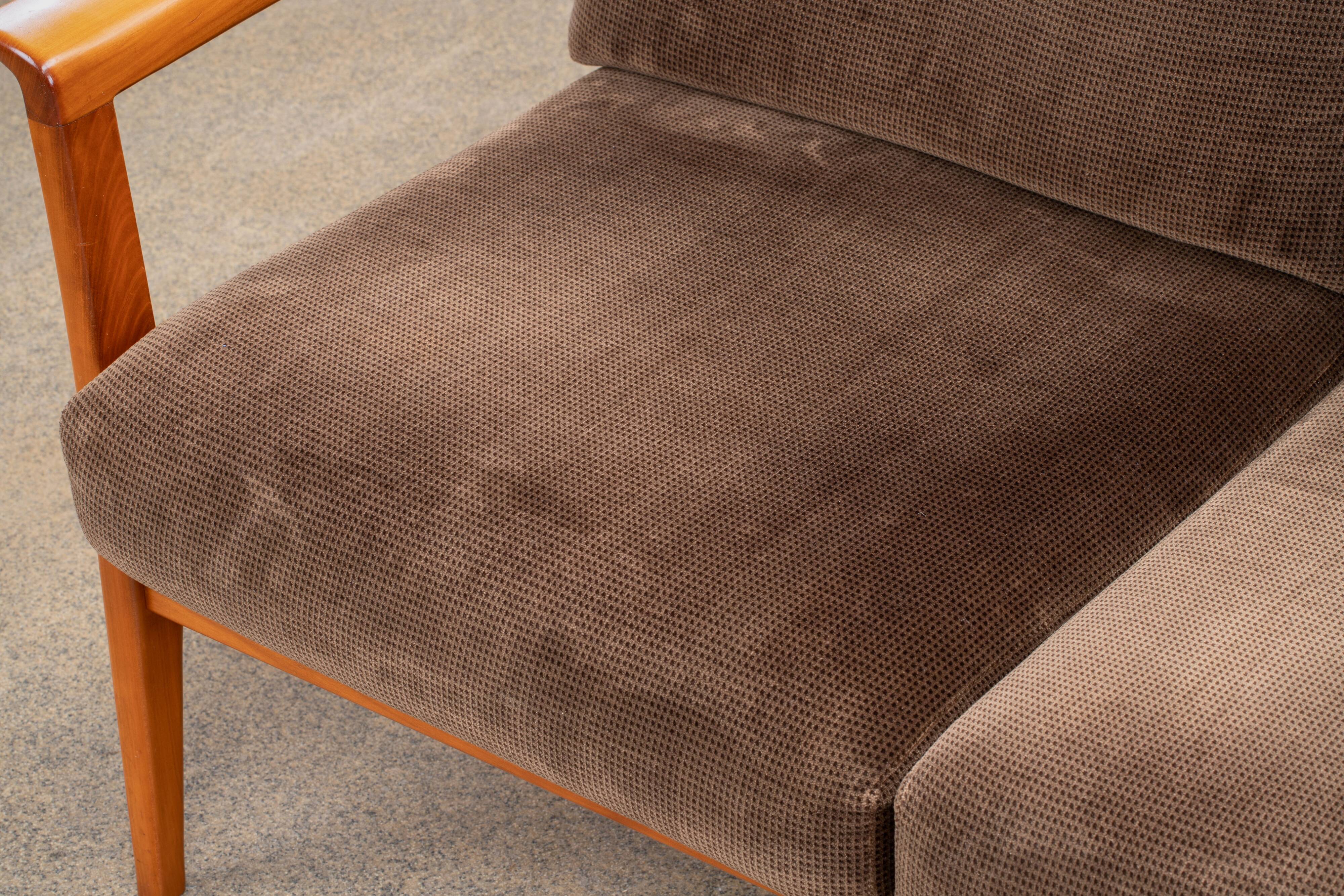 Vintage Scandinavian Sofa – 133 cm