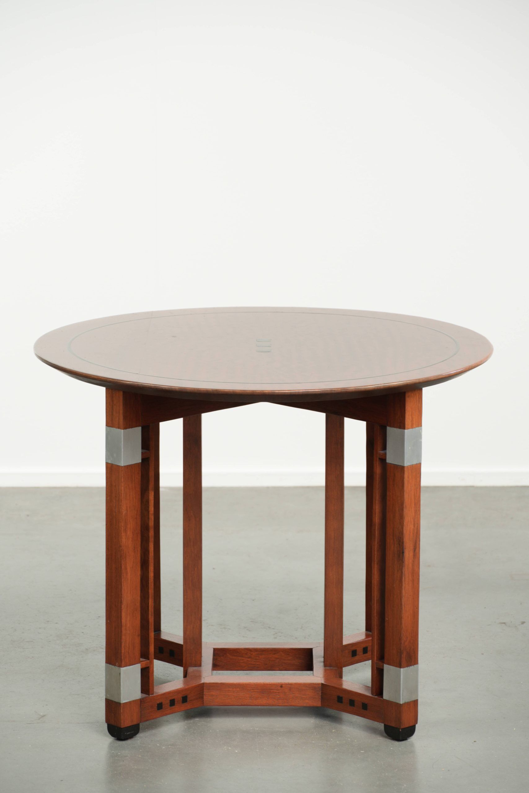 Table d'appoint/café ronde au design Art Déco